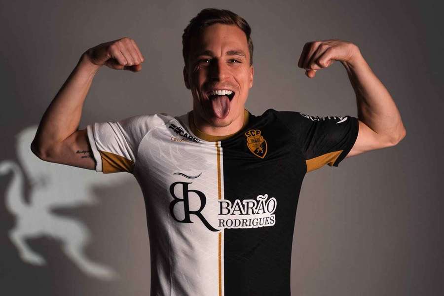 Alex Pinto assinou pelo Farense até final da época