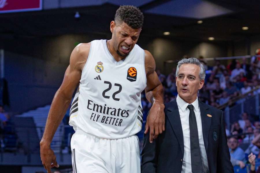Edy Tavares se retira lesionado ante el Hapoel en el Movistar Arena