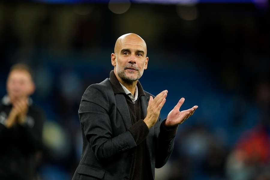Guardiola trpěl při defenzivním výkonu City. 