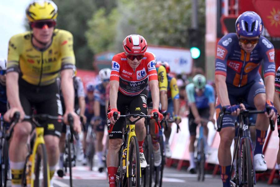 Vingegaard mantiene su maillot rojo de líder de La Vuelta
