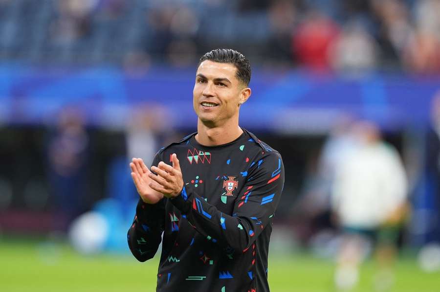 Ronaldo został piłkarskim miliarderem. 