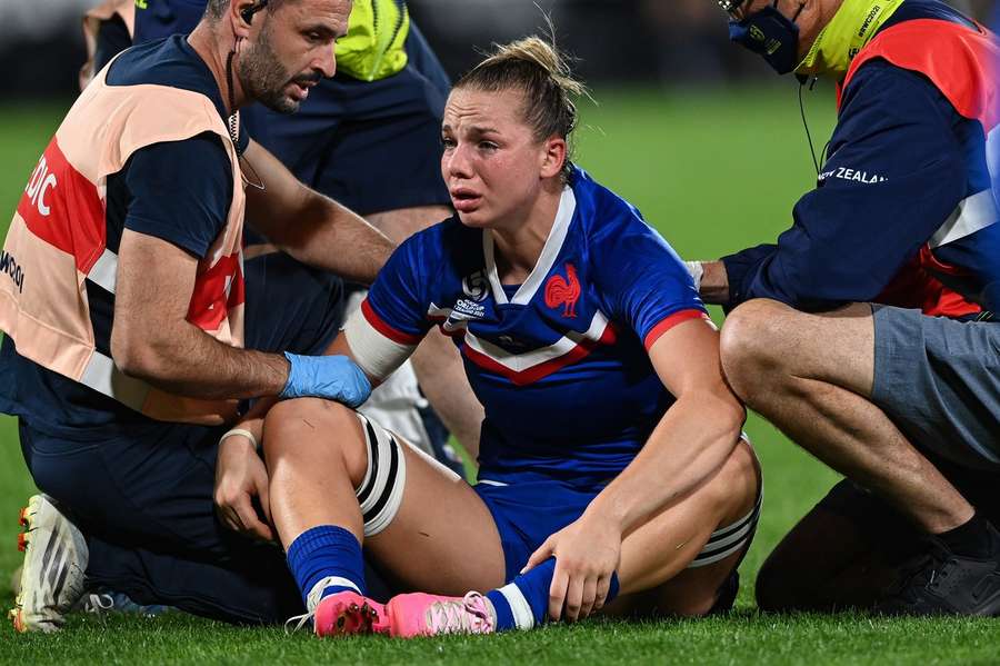 Romane Ménager est sortie après une commotion survenue contre l'Angleterre (7-13). 