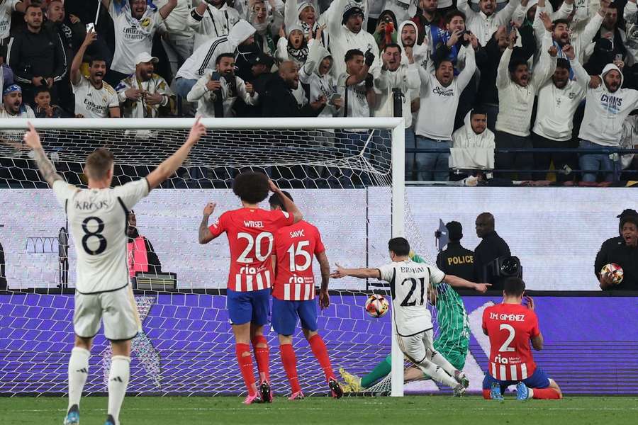 Oblak sofreu cinco golos no último clássico. Oblak sofreu cinco golos no último clássico.