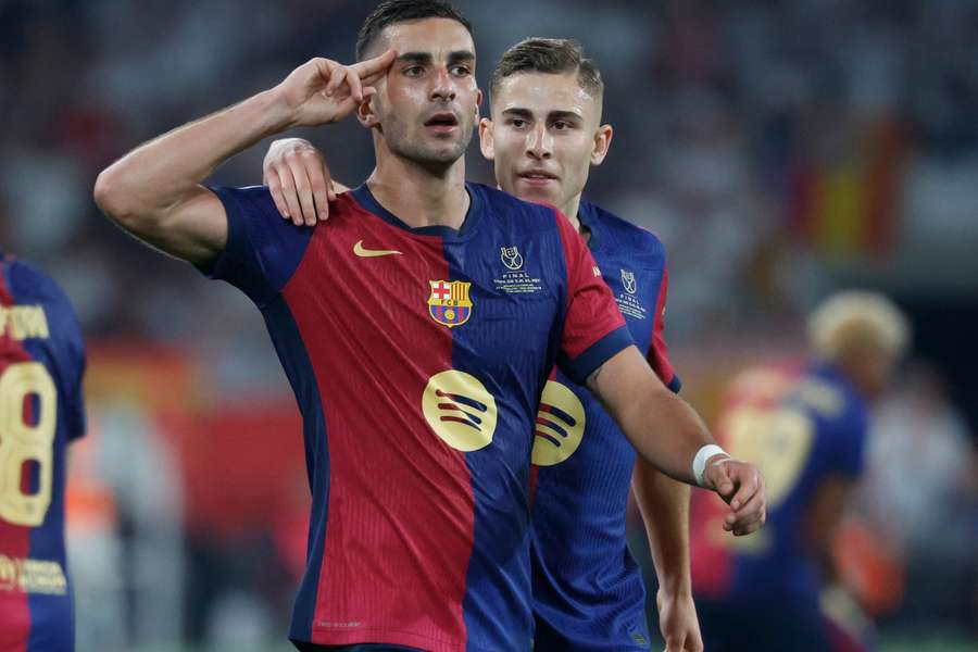 Ferran Torres celebra su gol en la final con Fermín