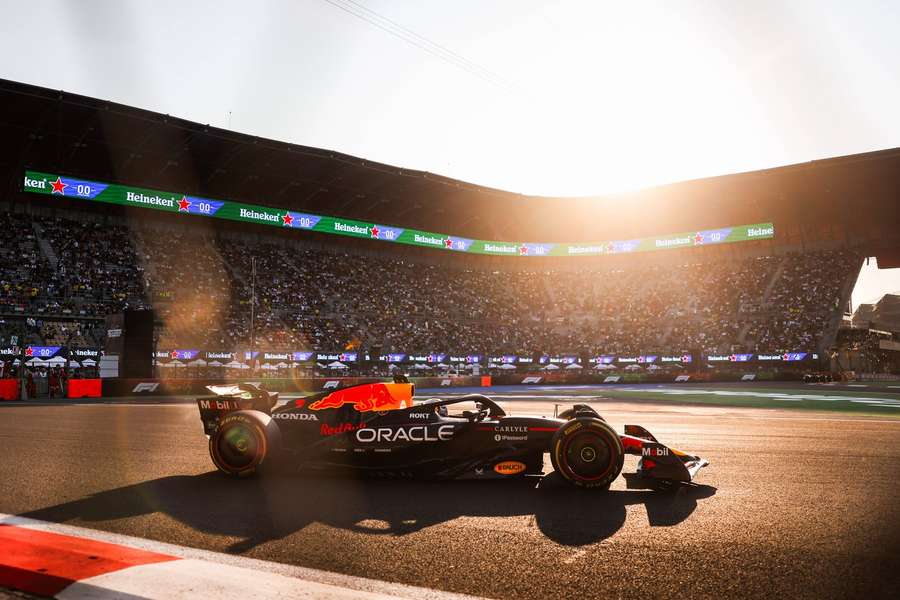 V druhém tréninku F1 v Mexiku byl nejrychlejší Verstappen. V druhém tréninku F1 v Mexiku byl nejrychlejší Verstappen.