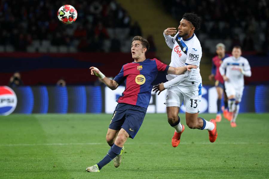 Gavi, ante Éderson en el Barça-Atalanta