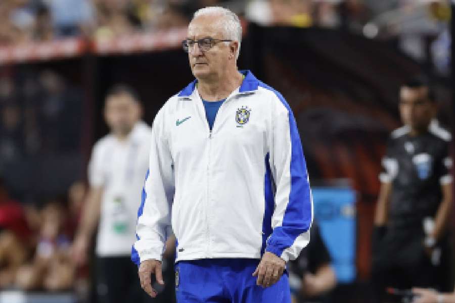 Dorival durante partida contra o Uruguai, no último sábado (6), em Las Vegas