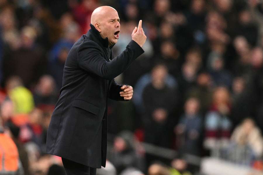 Arne Slot, en el banquillo del Liverpool