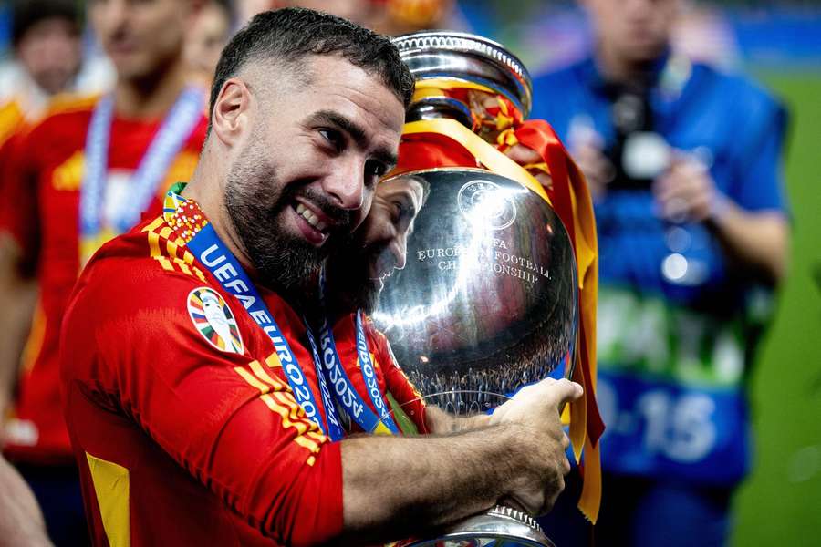 Dani Carvajal, cu trofeul Euro 2024 cucerit alături de naționala Spaniei