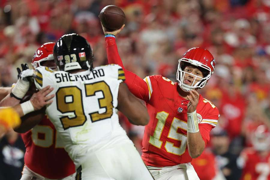 Patrick Mahomes in actie tegen de Saints