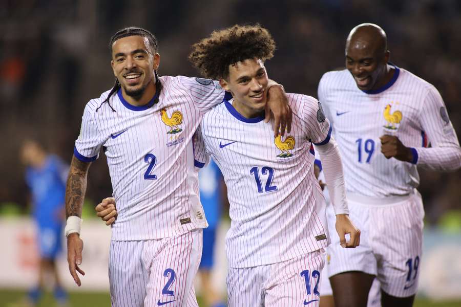 Maghnes Akliouche y Malo Gusto, celebrando en Baku Maghnes Akliouche y Malo Gusto, celebrando en Baku