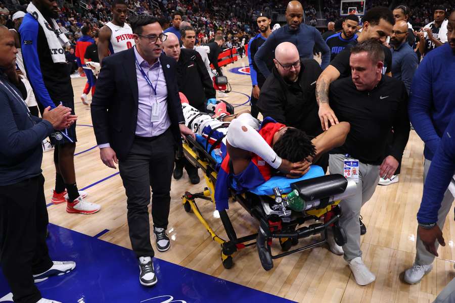 Okropna kontuzja w NBA. Zawodnik opuścił parkiet na noszach