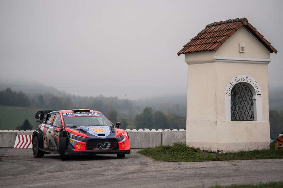 Neuville, a un paso de ser campeón del mundo