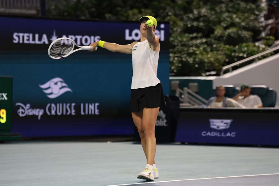 Tenis Flash: Zwycięstwa Sabalenki i Djokovicia. Świątek walczy o półfinał w Miami