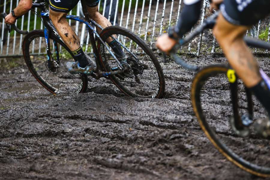 Modder was de grote tegenstander voor de mannen en vrouwen in Zaltbommel