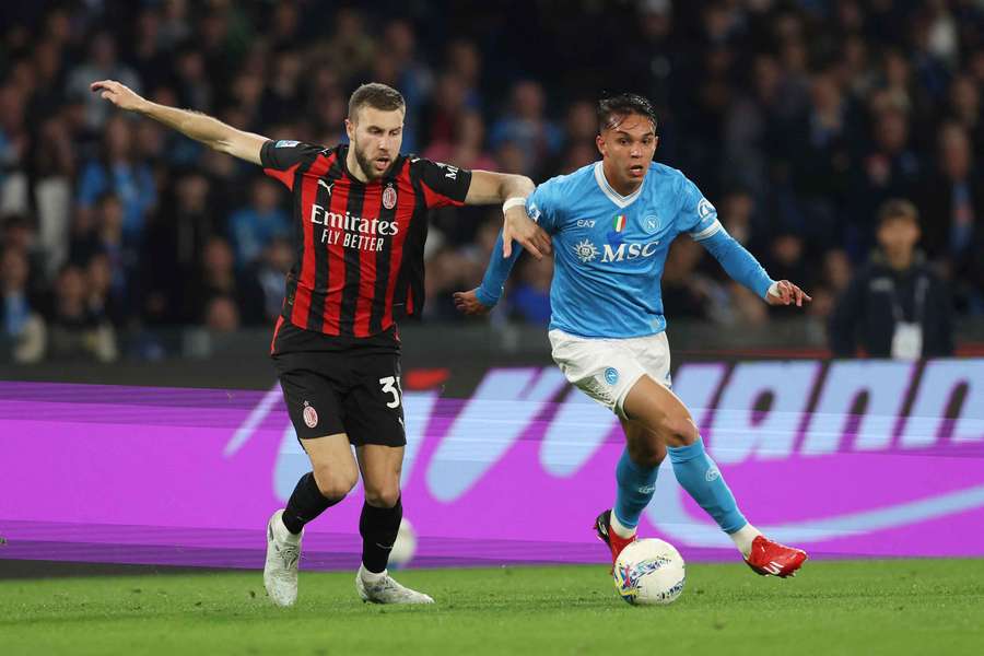 Pavlovic em ação frente ao Nápoles Pavlovic em ação frente ao Nápoles