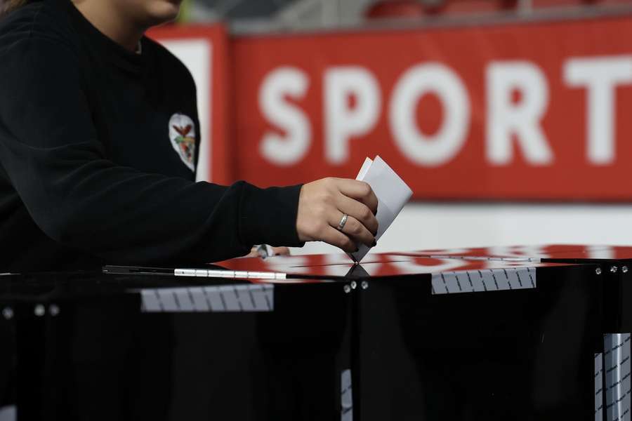Sócios do Benfica foram chamados a votação Sócios do Benfica foram chamados a votação