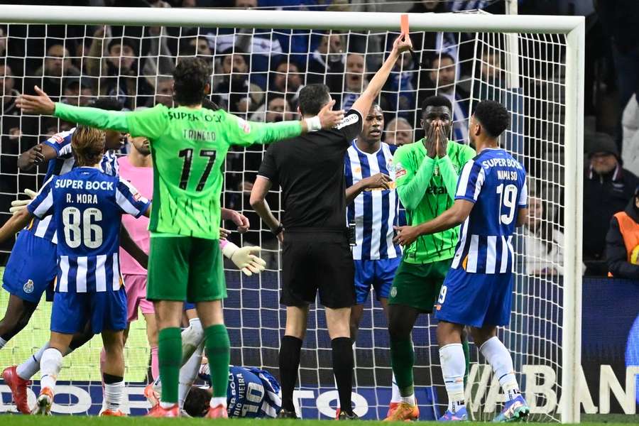 Diomande foi expulso após situação com Fábio Vieira