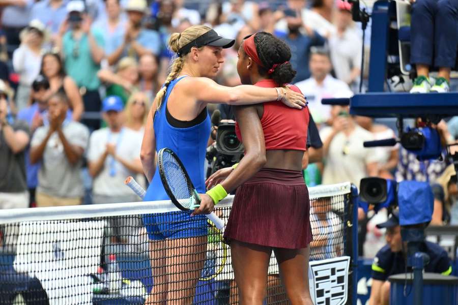 Caroline Wozniacki kæmpede bravt, men måtte se sig slået af purung amerikaner.