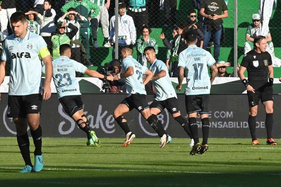 Braithwaite abriu o marcador ainda de sair lesionado no segundo tempo