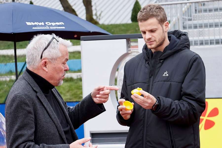 Yannick Hanfmann bei der Auslosung für das ATP-Turnier in Stuttgart.