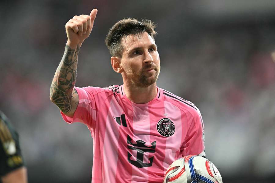 Messi gives thumbs up during Inter Miami match against Portland