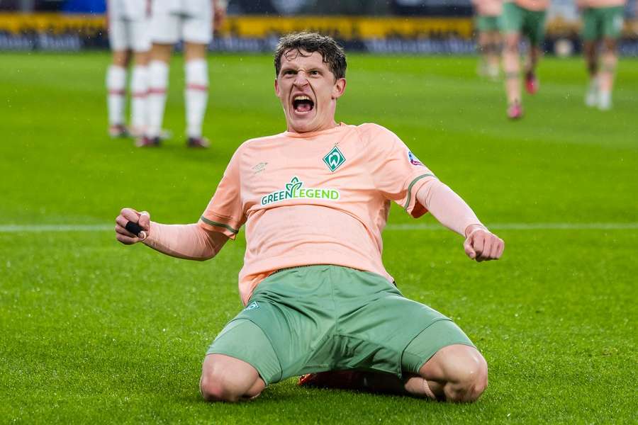 Jens Stage satte Werder i gang med flot langskudsmål i 2-0 sejr mod Stuttgart