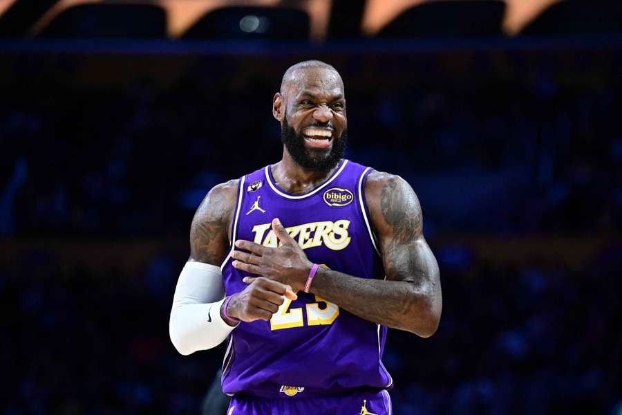 LeBron James em ação pelos Lakers LeBron James em ação pelos Lakers