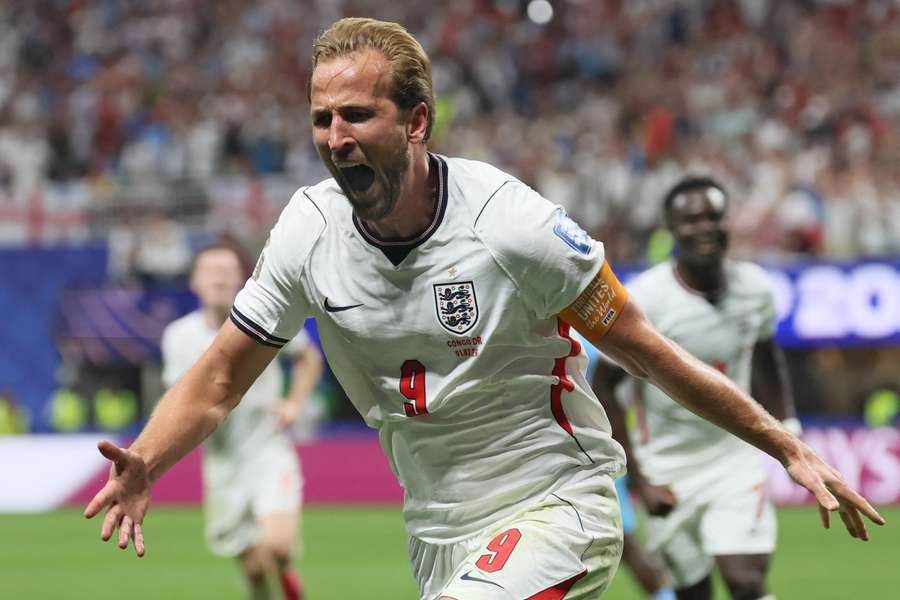 Graças ao "bis" que permitiu a reviravolta frente à RD Congo, Harry Kane superou Pelé nos melhores marcadores em mundiais