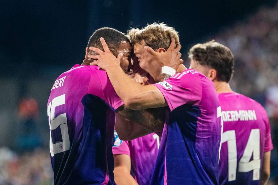 Deutschland beendete die Gruppenphase mit einem 2:1-Erfolg gegen England