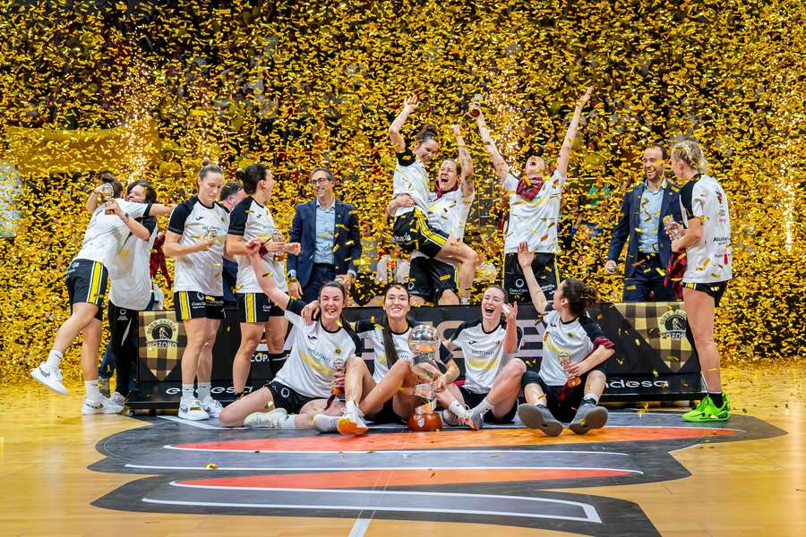 Las nuevas campeonas de la Copa de la Reina, el Hozono Global Jairis