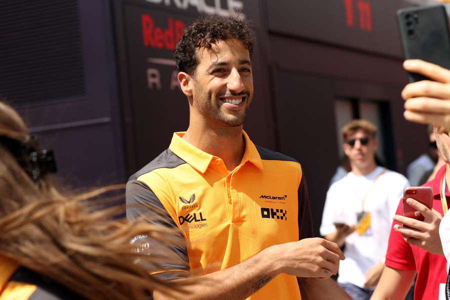 Ricciarda má v McLarenu nahradit Oscar Piastri.
