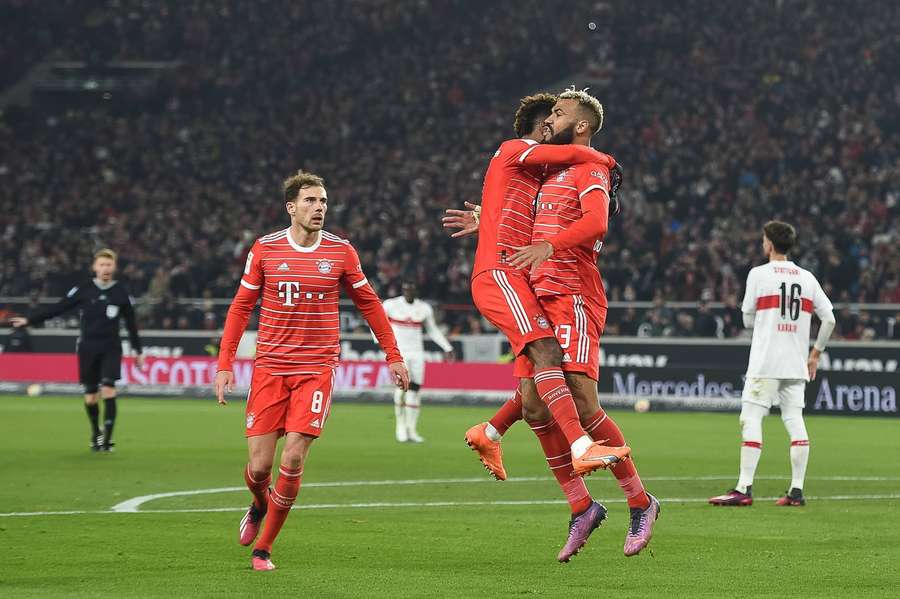 Bayern bejubeln den Treffer von Coupo-Moting zum 2:0 (62.)