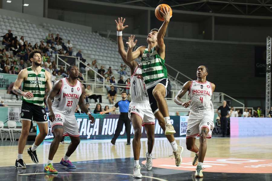 Sporting avança para a final