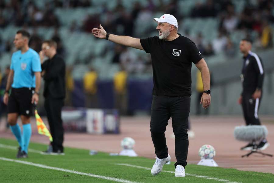 Trenér Slavie Jindřich Trpišovský během zápasu v Baku. Trenér Slavie Jindřich Trpišovský během zápasu v Baku.