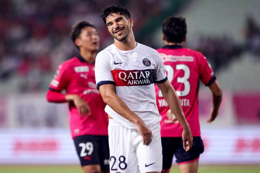 Carlos Soler se lamenta ante la derrota del PSG ante el Cerezo Osaka