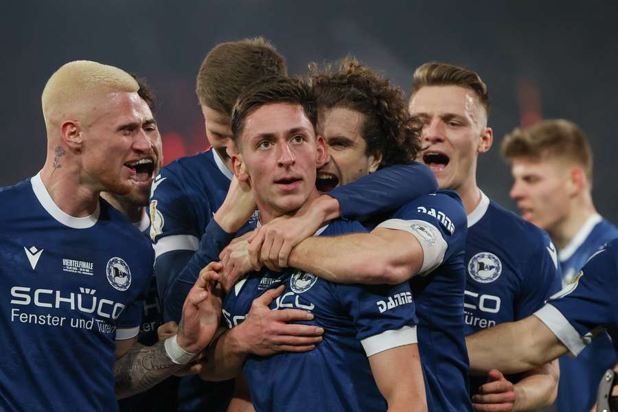 Arminia Bielefeld's Marius Worl (centre) celebrates his goal