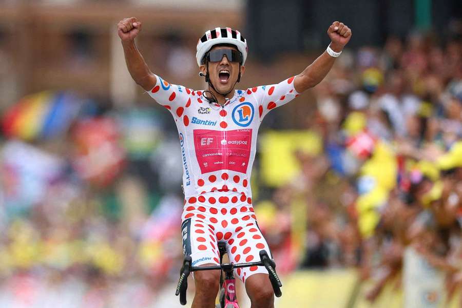 Richard Carapaz ovládl předposlední etapu TdF. Richard Carapaz ovládl předposlední etapu TdF.