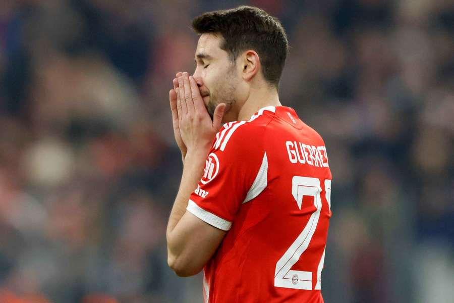 Raphael Guerreiro wird den FC Bayern am Saisonende verlassen. Raphael Guerreiro wird den FC Bayern am Saisonende verlassen.
