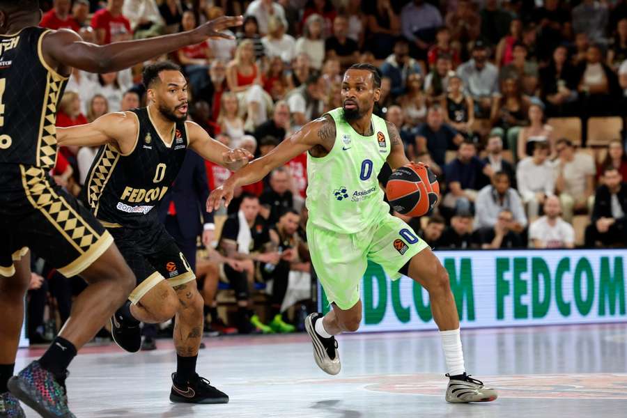 Kevin Punter, ante Elie Okobo