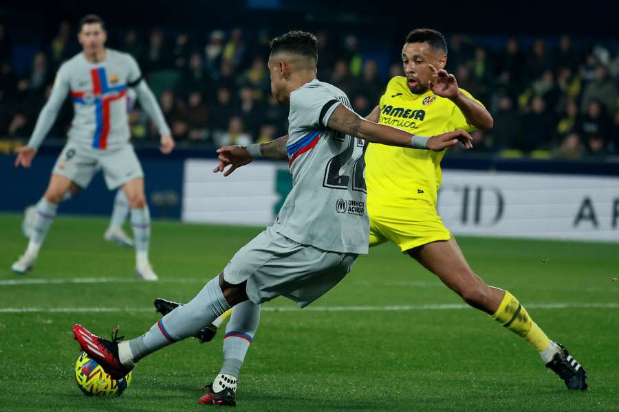 Jogador de 31 anos já passou por Arsenal e Valencia