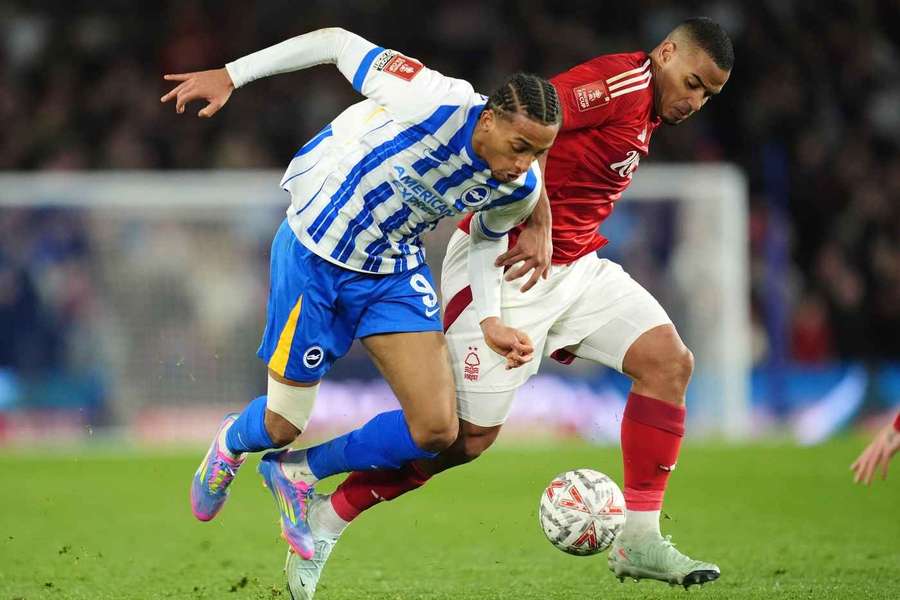 Duelo brasileiro entre João Pedro (Brighton) e Murillo (Nottingham Forest)