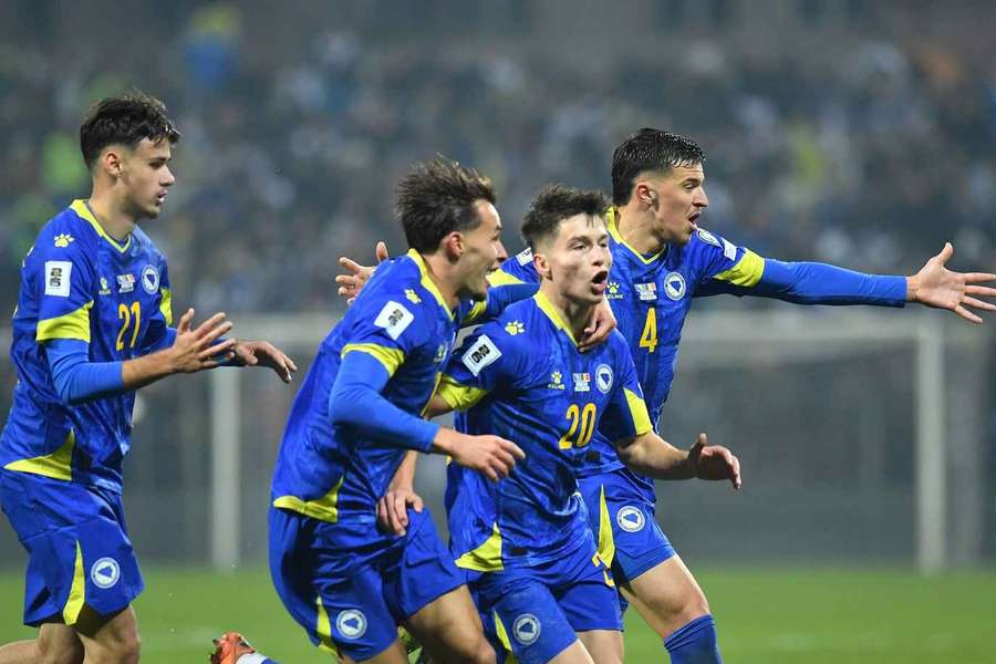 Bosniecii sărbătoresc calificarea la baraj pentru Cupa Mondială Bosniecii sărbătoresc calificarea la baraj pentru Cupa Mondială