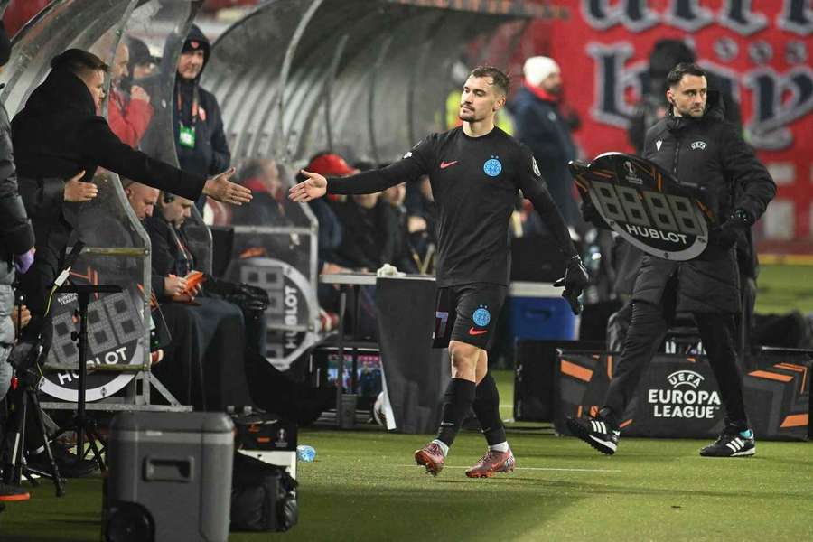 Cine transmite la TV FCSB - Feyenoord