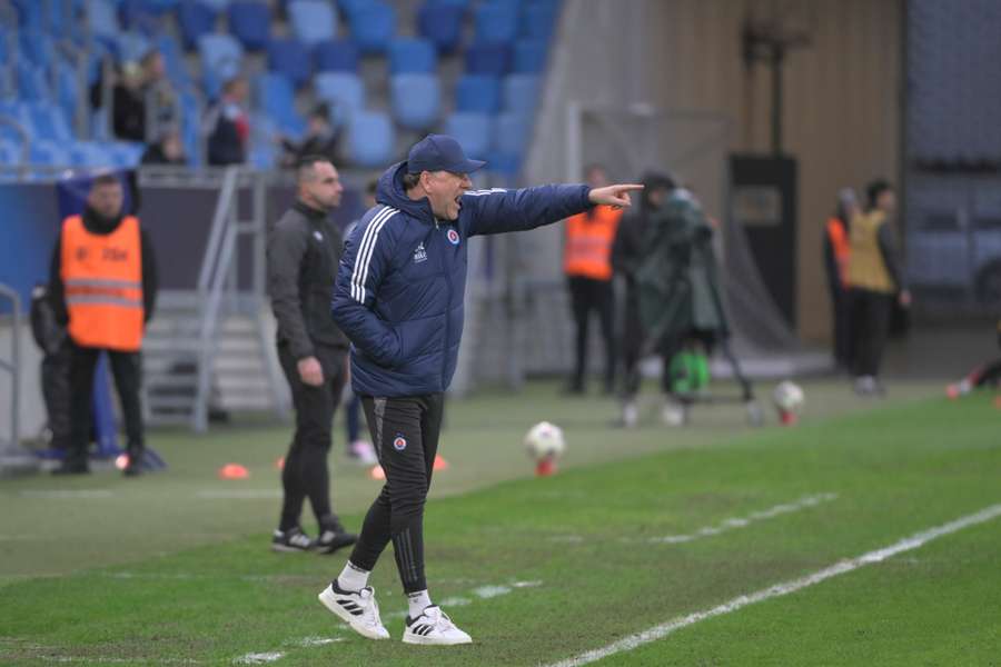 Weiss necíti, že mu hráči vracajú dôveru.