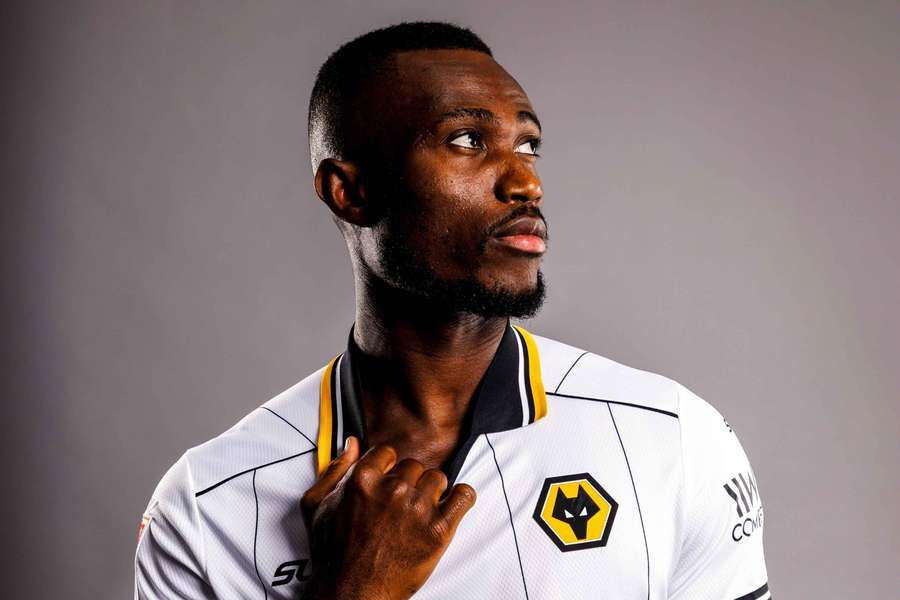 Konan assina pelo Wolves Konan assina pelo Wolves