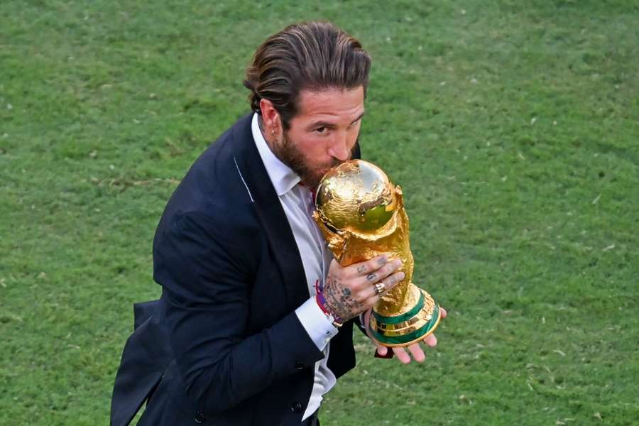 Sergio Ramos, con la Copa del Mundo en la final del Mundial Sergio Ramos, con la Copa del Mundo en la final del Mundial