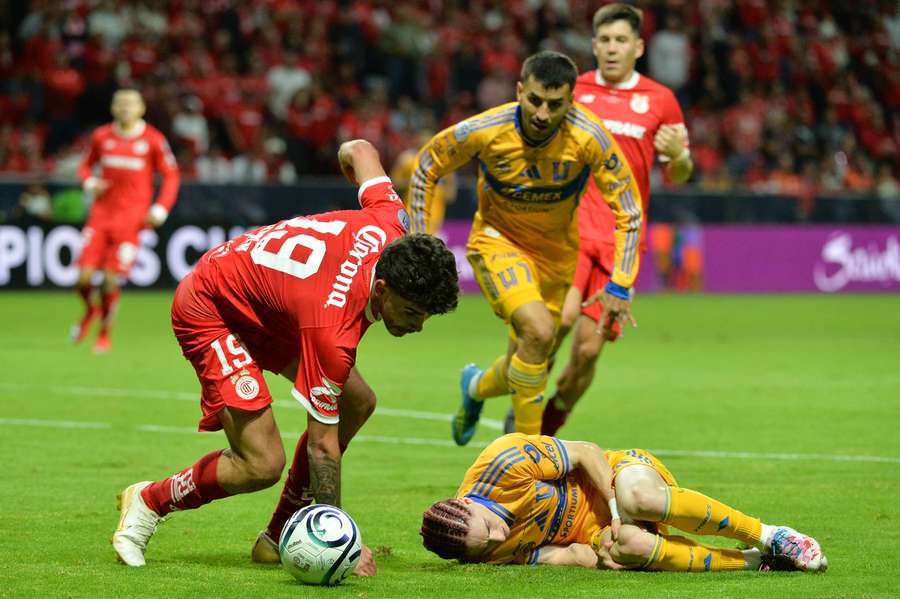 Marcelo Flores, en el momento de lesionarse la rodilla derecha Marcelo Flores, en el momento de lesionarse la rodilla derecha
