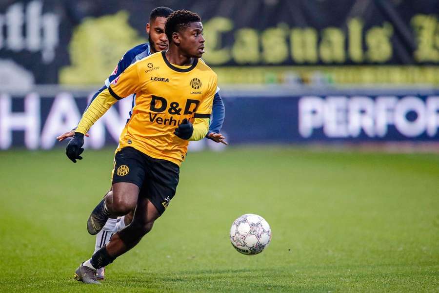 Limbombe in actie tijdens de KKD-wedstrijd Roda JC-Heracles Almelo op 11 december 2022