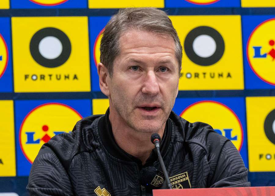 Franco Foda, seleccionador de Kosovo. Franco Foda, seleccionador de Kosovo.